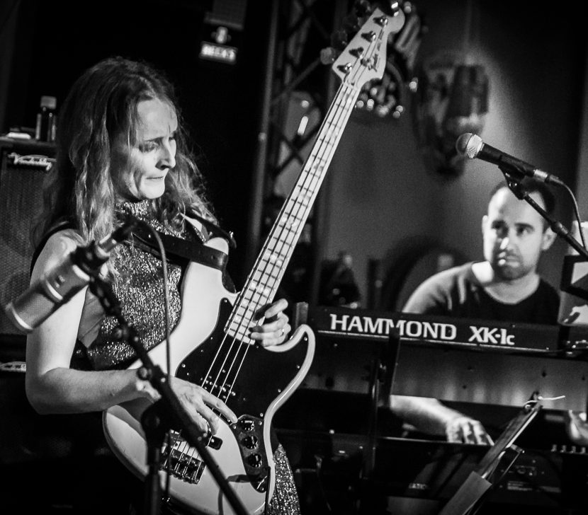 Simone Croes live